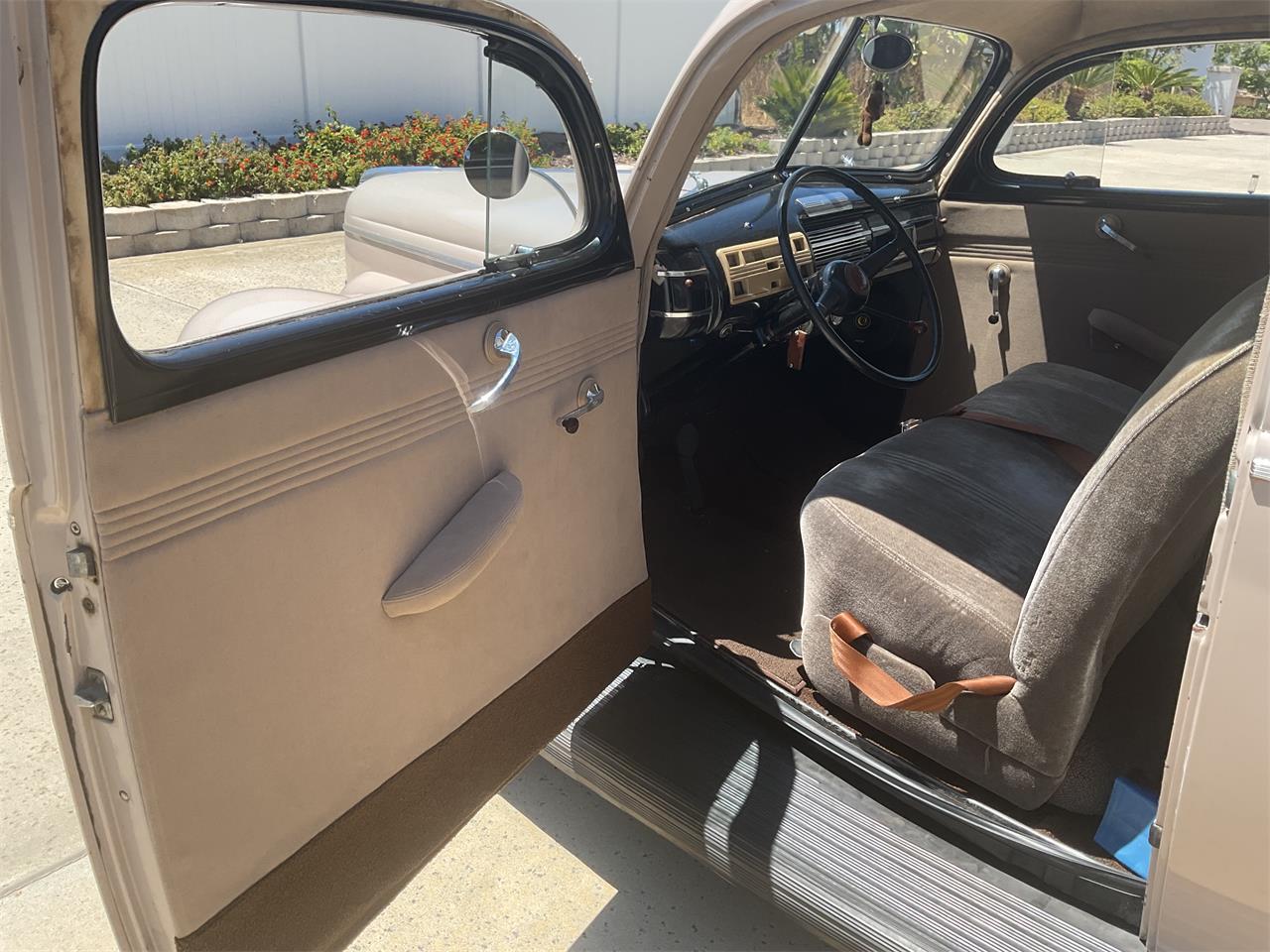 Ford-2-dr-sedan-1940-Tan-Brown-15
