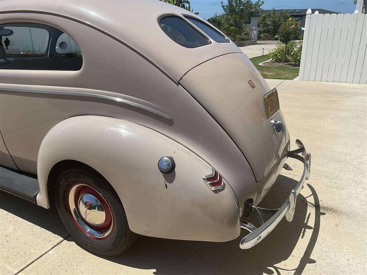 Ford-2-dr-sedan-1940-Tan-Brown-6