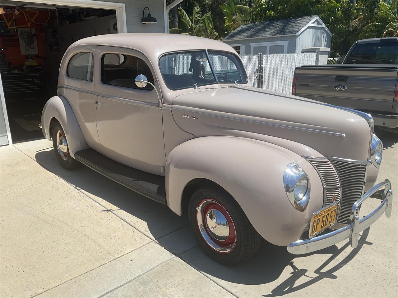 Ford-2-dr-sedan-1940-Tan-Brown