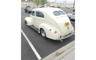 Ford-2-dr-sedan-1940-Vanilla-Shake-Tan-1