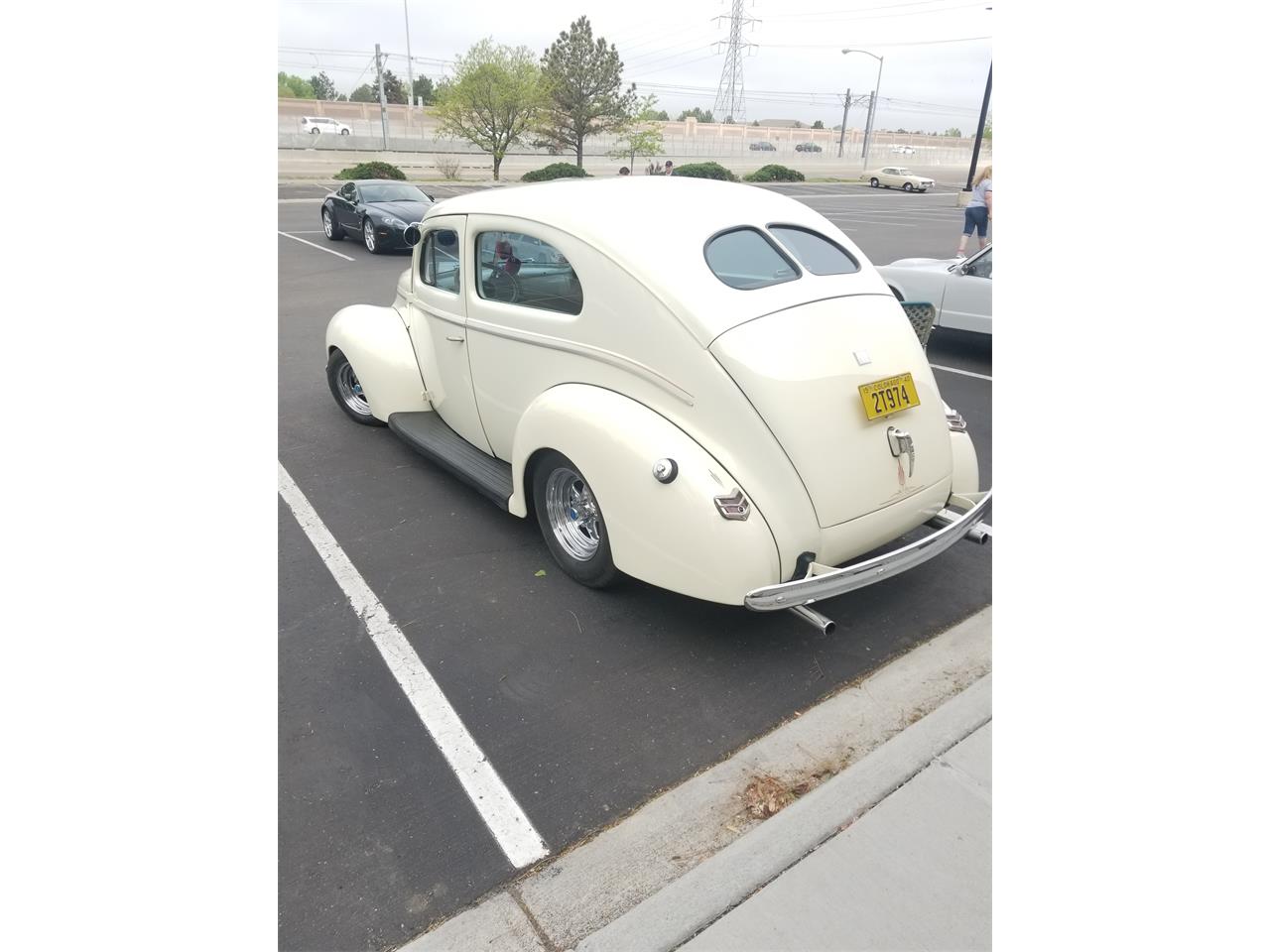 Ford-2-dr-sedan-1940-Vanilla-Shake-Tan-1