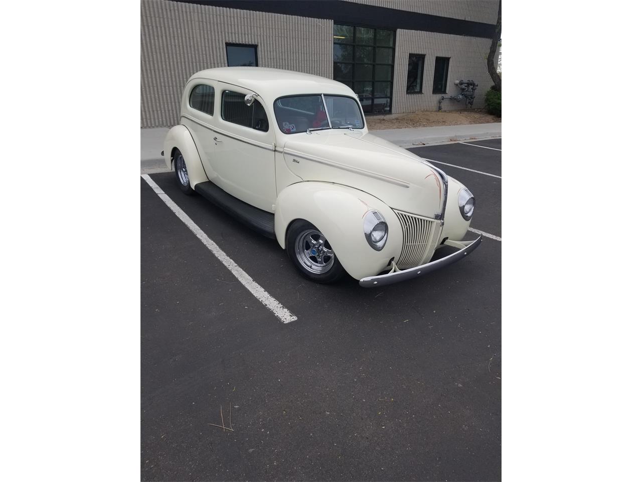 Ford-2-dr-sedan-1940-Vanilla-Shake-Tan-13