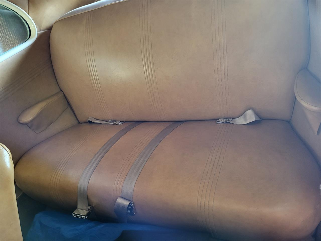 Ford-2-dr-sedan-1940-Vanilla-Shake-Tan-15