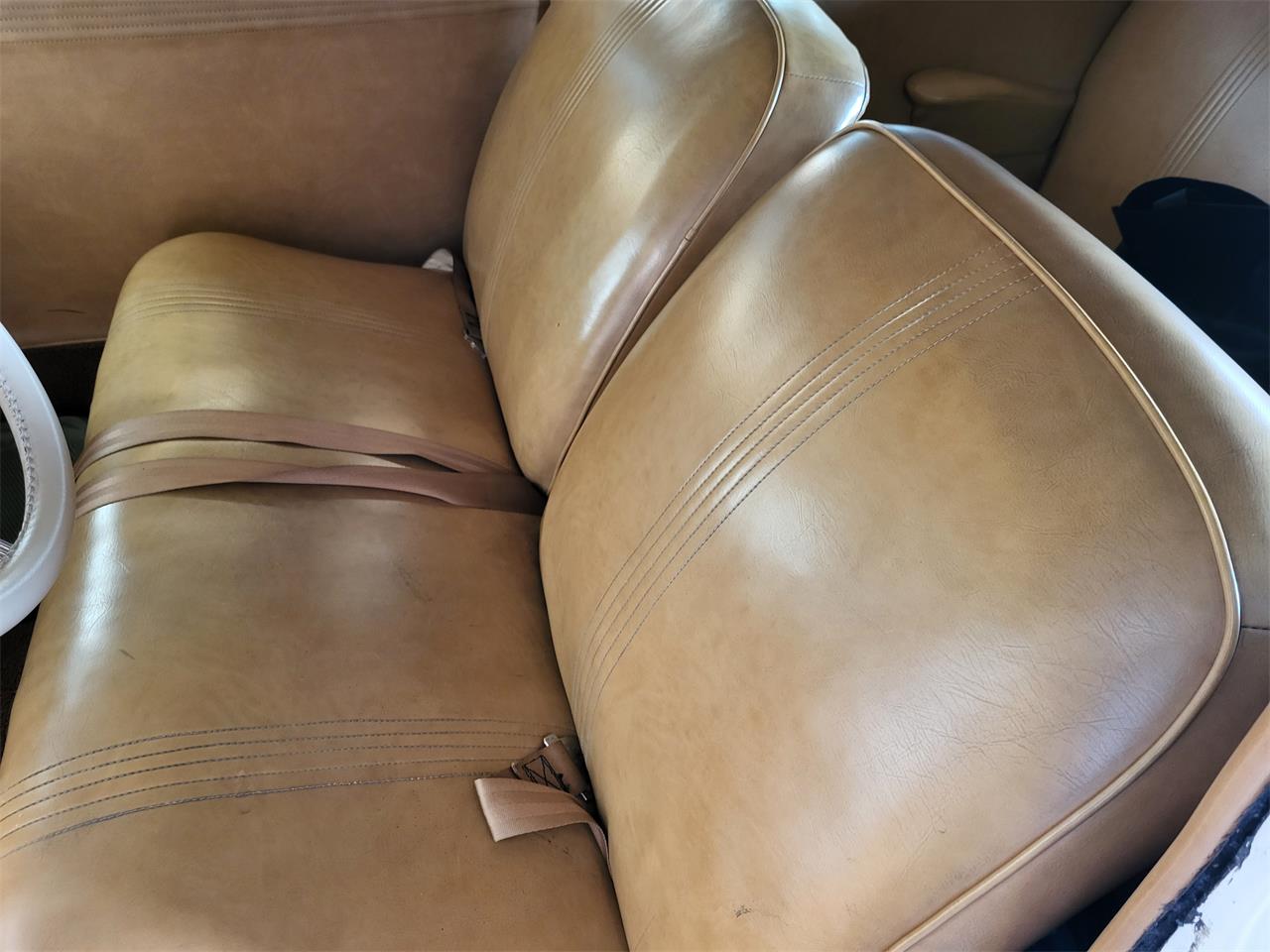 Ford-2-dr-sedan-1940-Vanilla-Shake-Tan-8