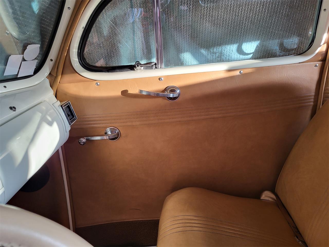 Ford-2-dr-sedan-1940-Vanilla-Shake-Tan-9