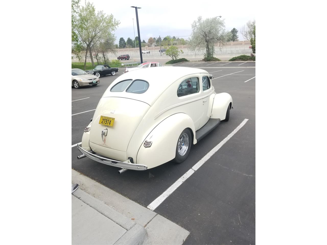 Ford-2-dr-sedan-1940-Vanilla-Shake-Tan