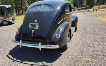 Ford-2-dr-sedan-1940-black-10