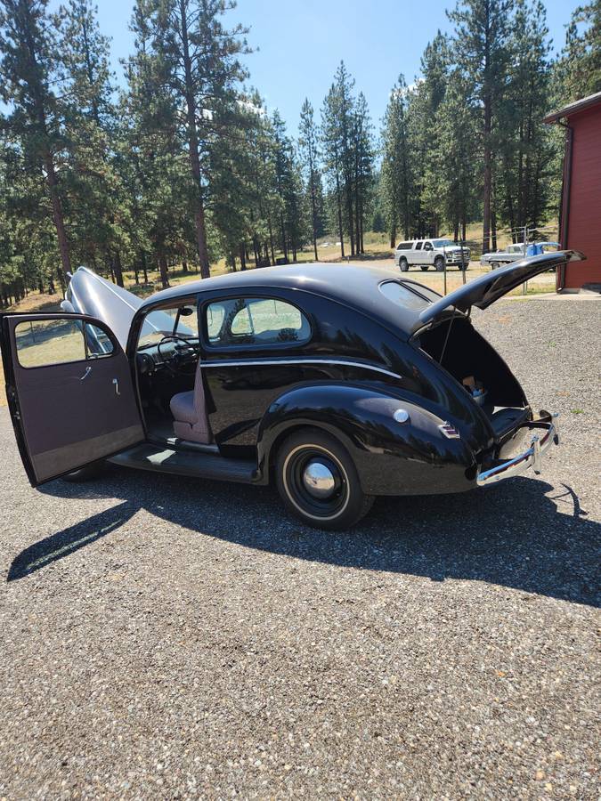 Ford-2-dr-sedan-1940-black-2