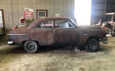 Ford-2-dr-sedan-1951-Black-surface-rust-Gray-and-Red-cloth-14