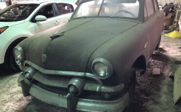 Ford-2-dr-sedan-1951-Black-surface-rust-Gray-and-Red-cloth-5