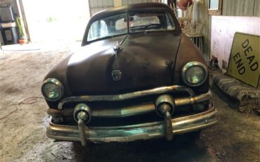 Ford-2-dr-sedan-1951-Black-surface-rust-Gray-and-Red-cloth-7