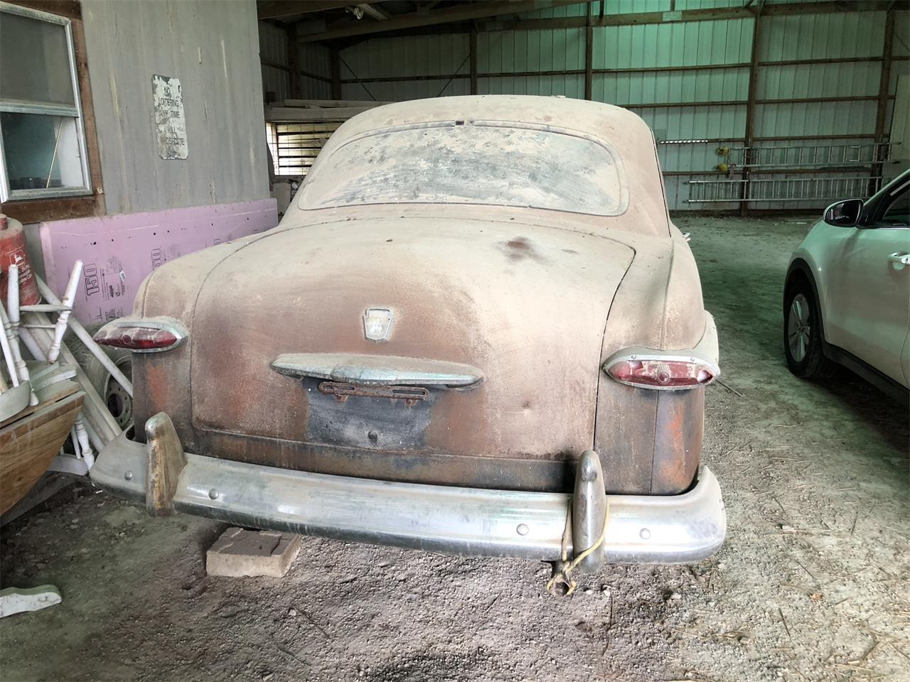 Ford-2-dr-sedan-1951-Black-surface-rust-Gray-and-Red-cloth-8