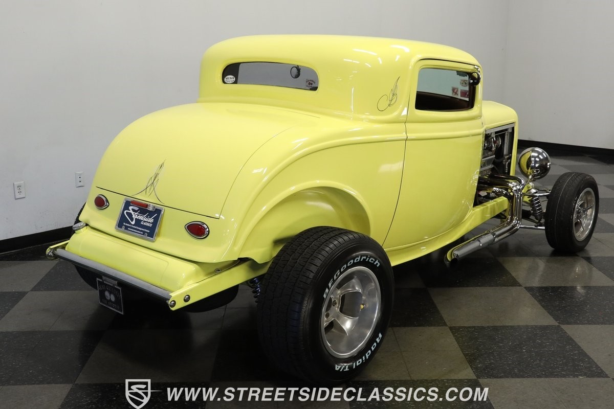 Ford-3-Window-1932-Coupe-10