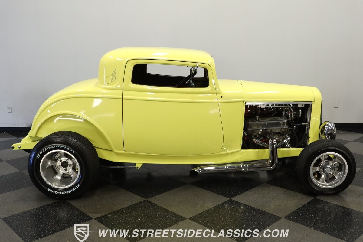 Ford-3-Window-1932-Coupe-12