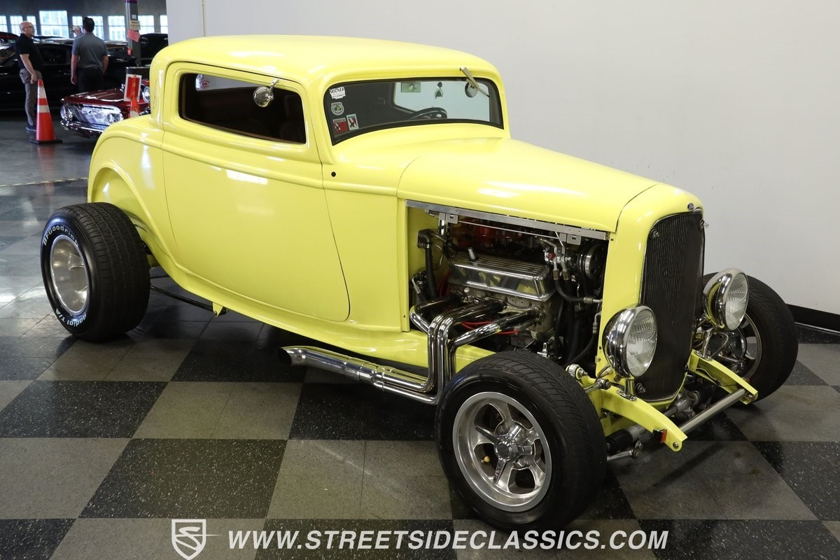 Ford-3-Window-1932-Coupe-13