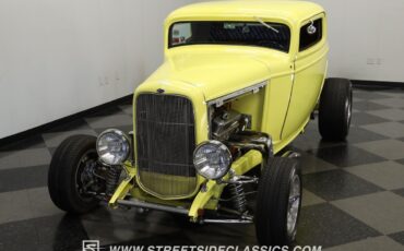 Ford-3-Window-1932-Coupe-16