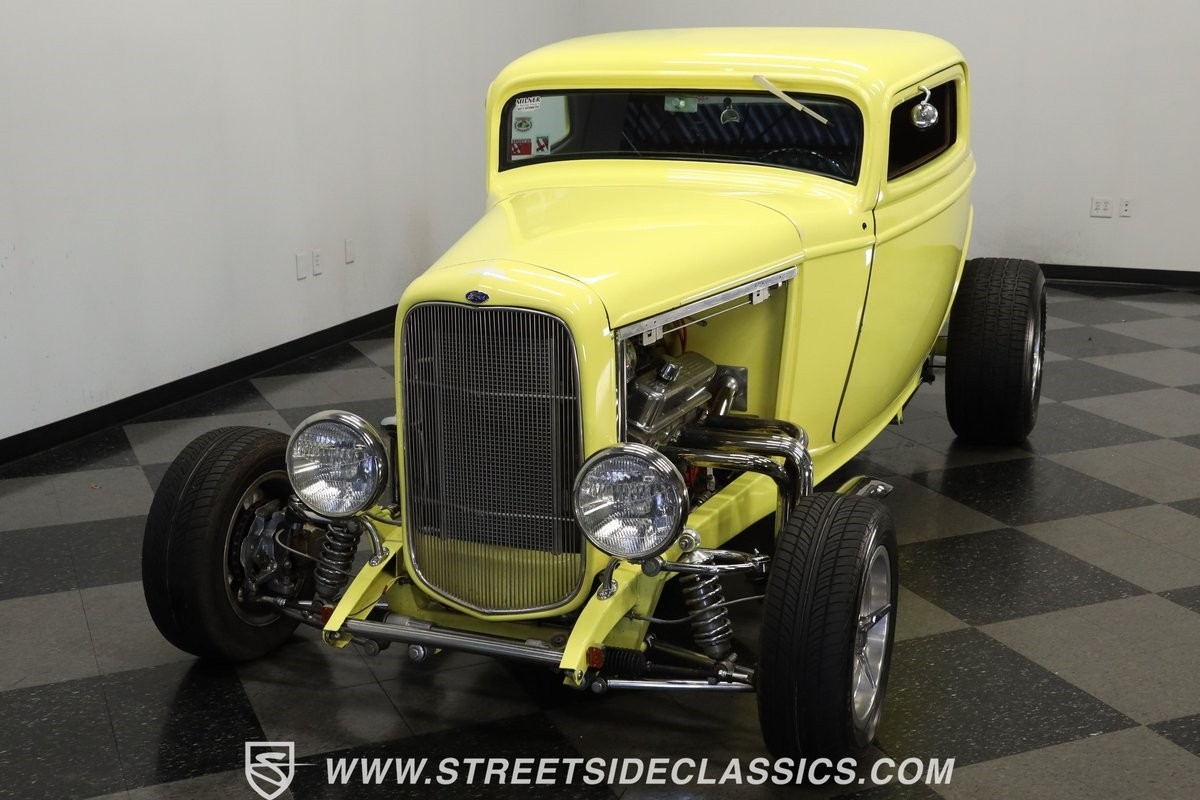 Ford-3-Window-1932-Coupe-16