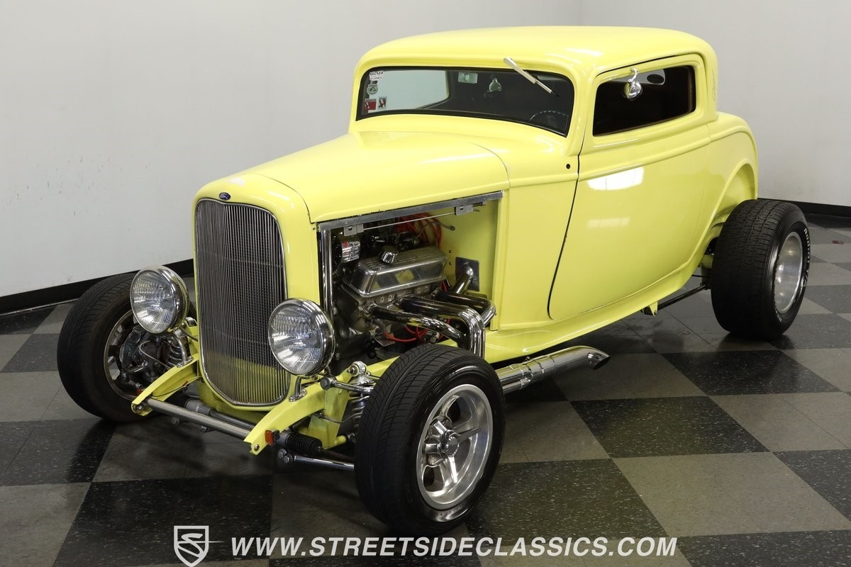 Ford-3-Window-1932-Coupe-17