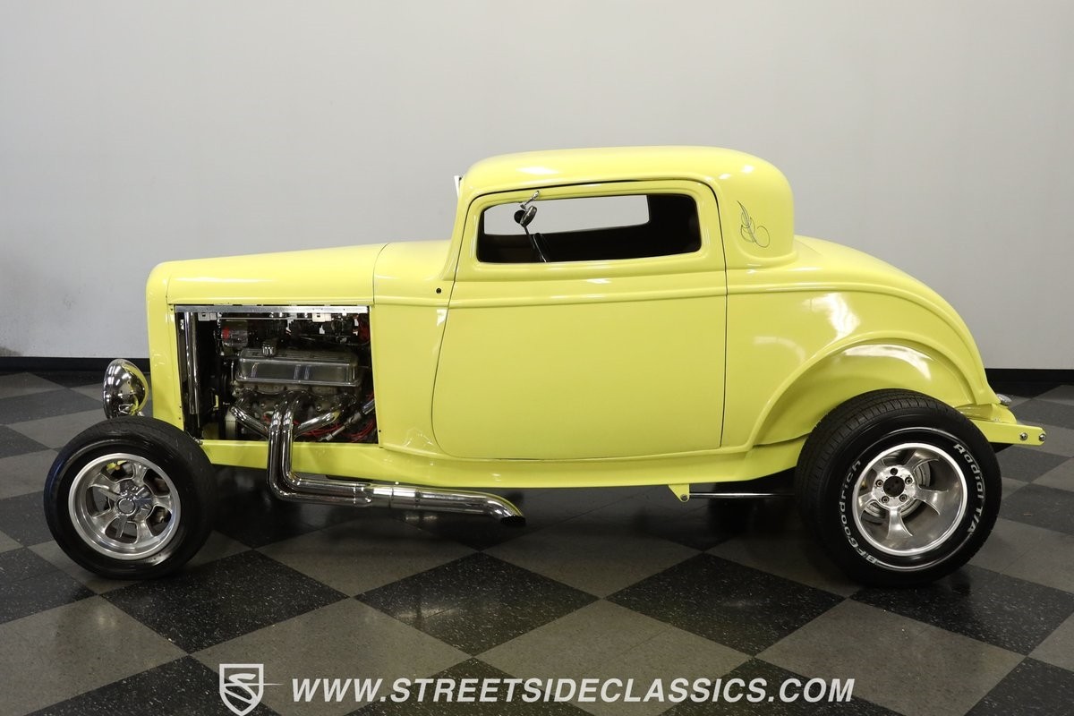 Ford-3-Window-1932-Coupe-2