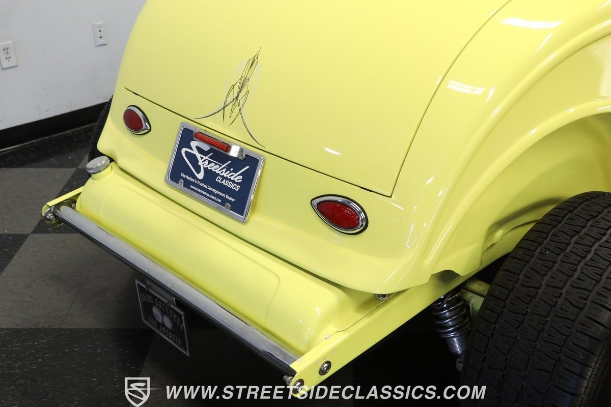 Ford-3-Window-1932-Coupe-24