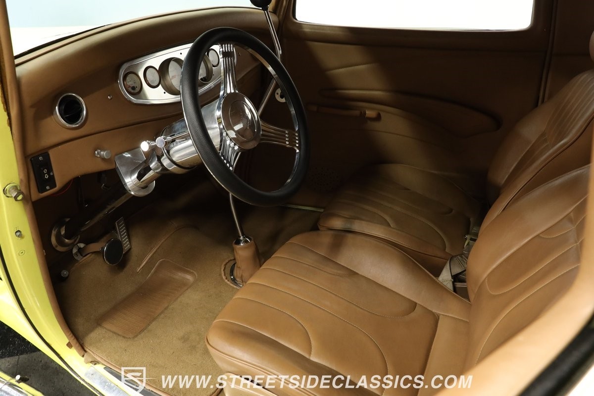 Ford-3-Window-1932-Coupe-4