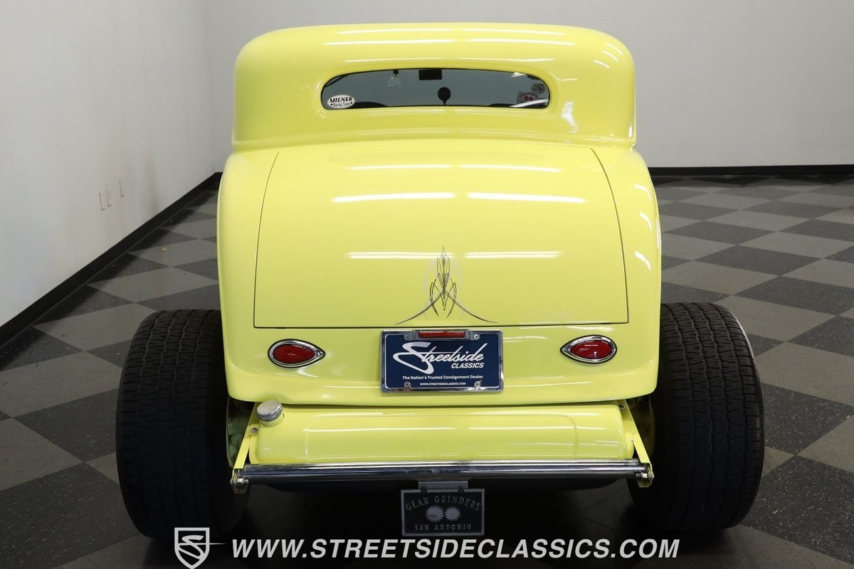 Ford-3-Window-1932-Coupe-8