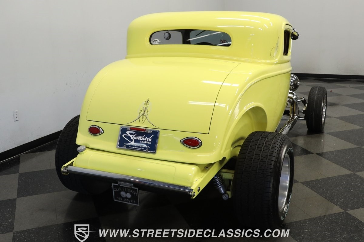 Ford-3-Window-1932-Coupe-9