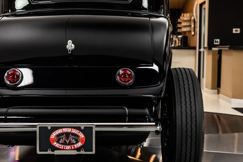 Ford-3-window-1932-Black-12