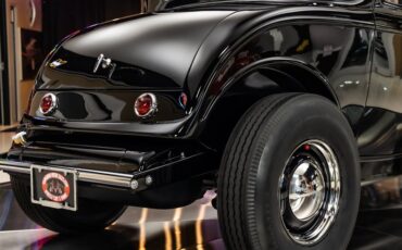 Ford-3-window-1932-Black-13