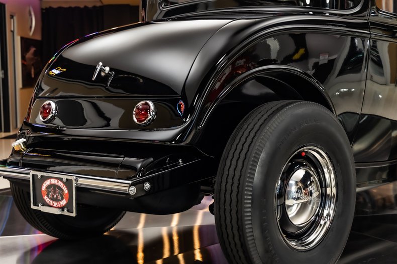 Ford-3-window-1932-Black-13