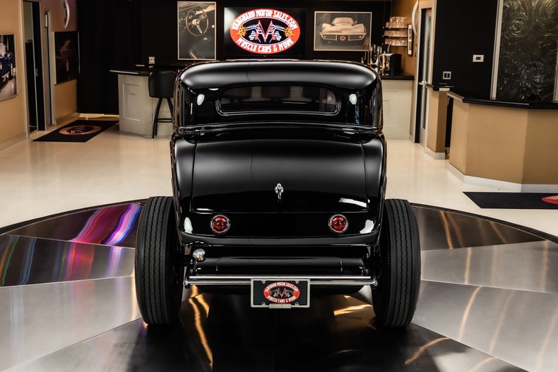 Ford-3-window-1932-Black-24