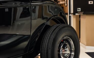 Ford-3-window-1932-Black-39