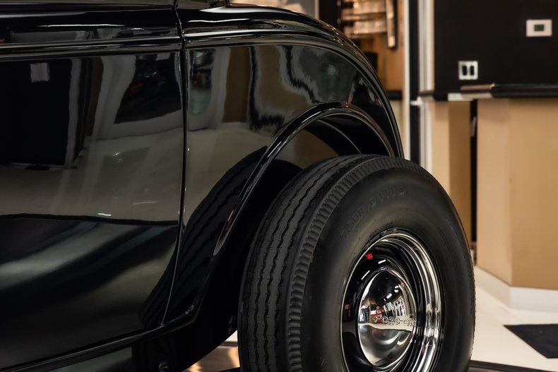 Ford-3-window-1932-Black-39