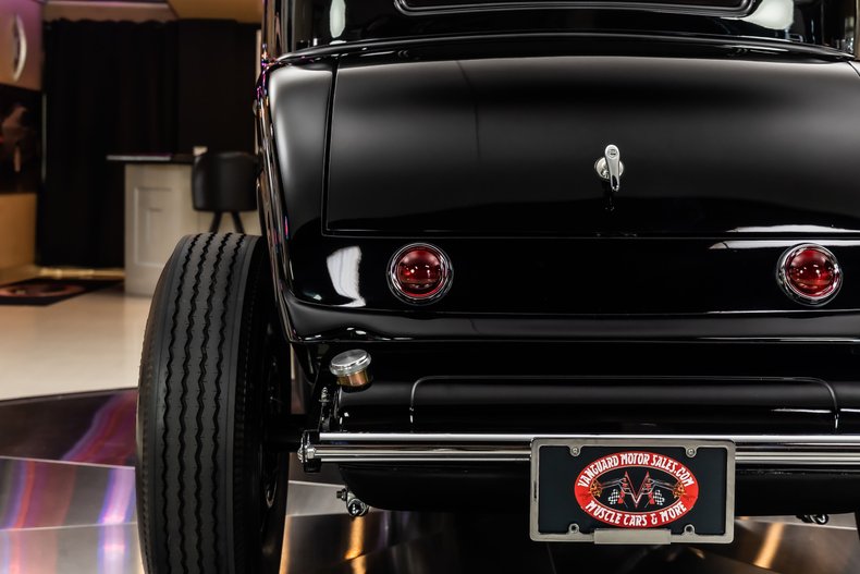 Ford-3-window-1932-Black-41