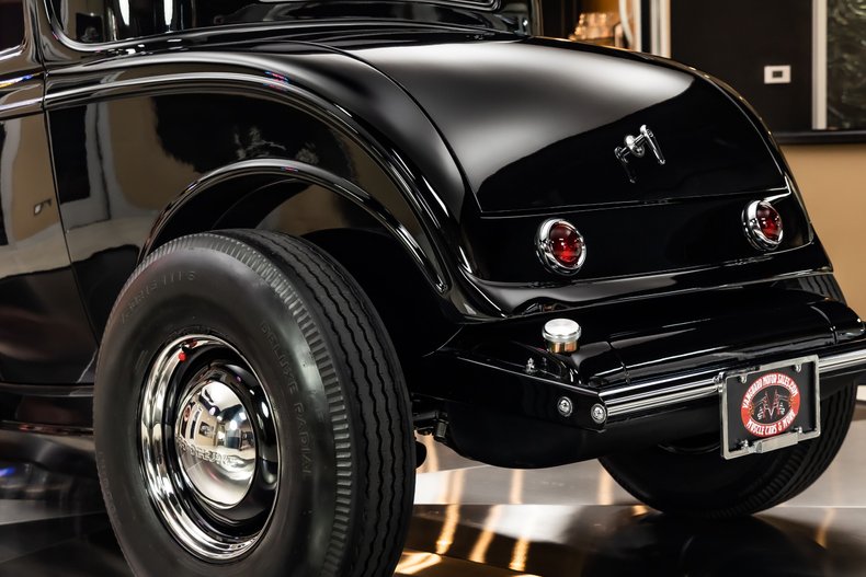 Ford-3-window-1932-Black-42