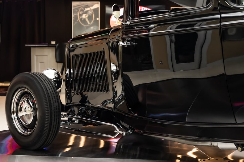 Ford-3-window-1932-Black-43