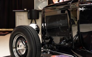 Ford-3-window-1932-Black-44
