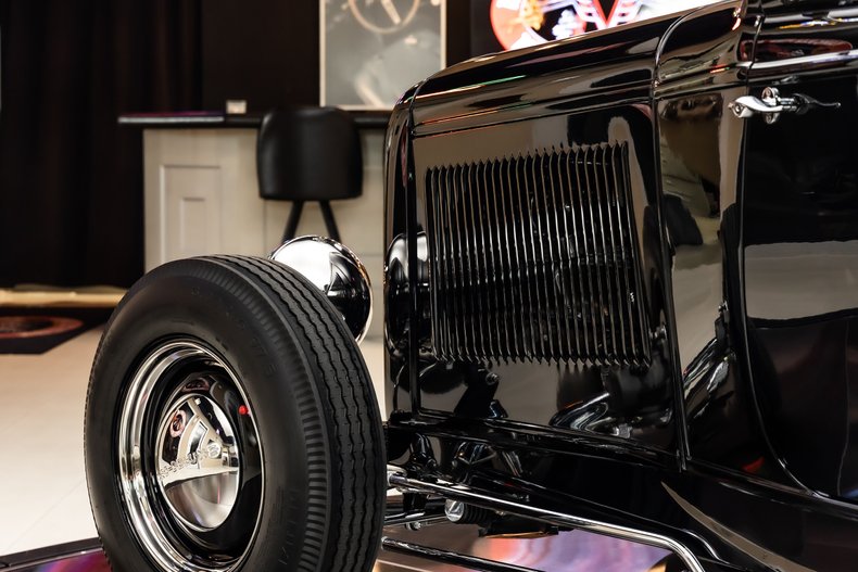 Ford-3-window-1932-Black-44