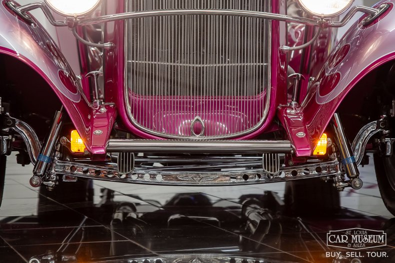 Ford-3-window-1932-Rosewood-Metallic-White-Rose-Leather-17