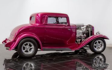 Ford-3-window-1932-Rosewood-Metallic-White-Rose-Leather-22