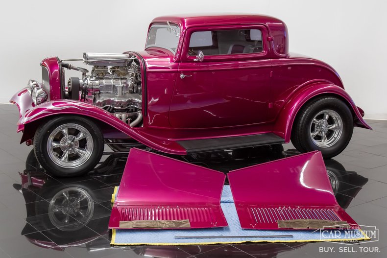 Ford-3-window-1932-Rosewood-Metallic-White-Rose-Leather-5