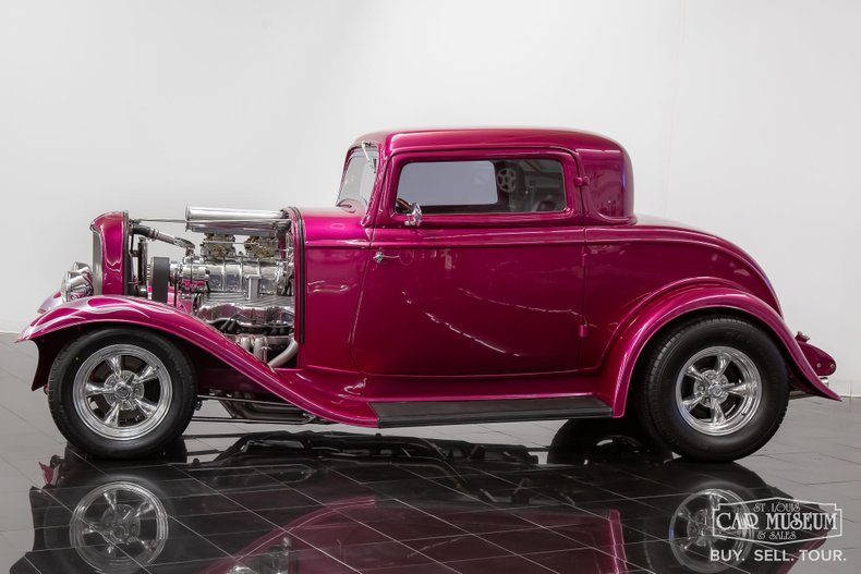 Ford-3-window-1932-Rosewood-Metallic-White-Rose-Leather