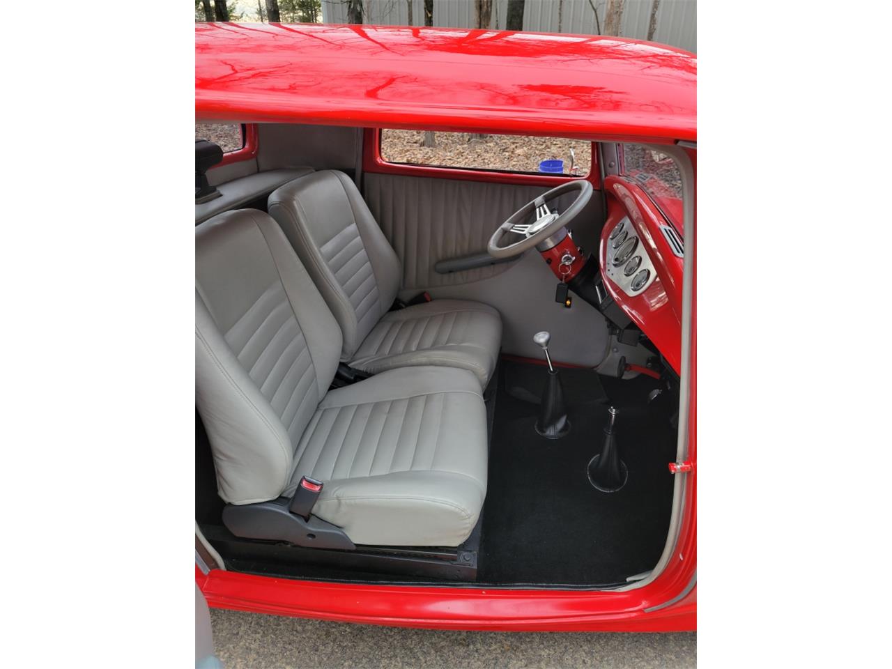 Ford-3-window-coupe-1932-Red-Gray-10