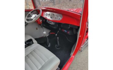 Ford-3-window-coupe-1932-Red-Gray-11