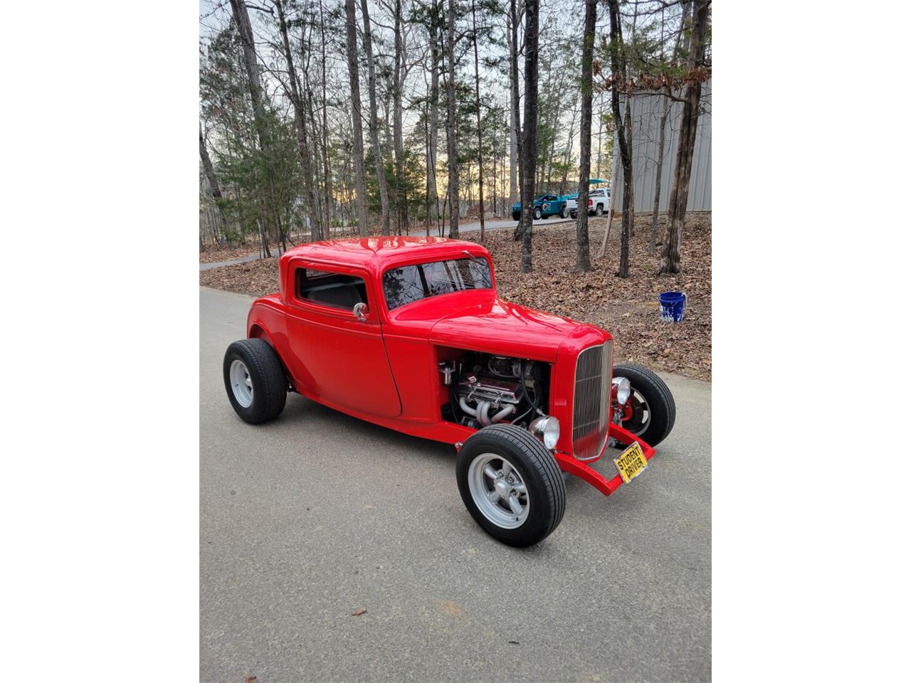 Ford-3-window-coupe-1932-Red-Gray-2