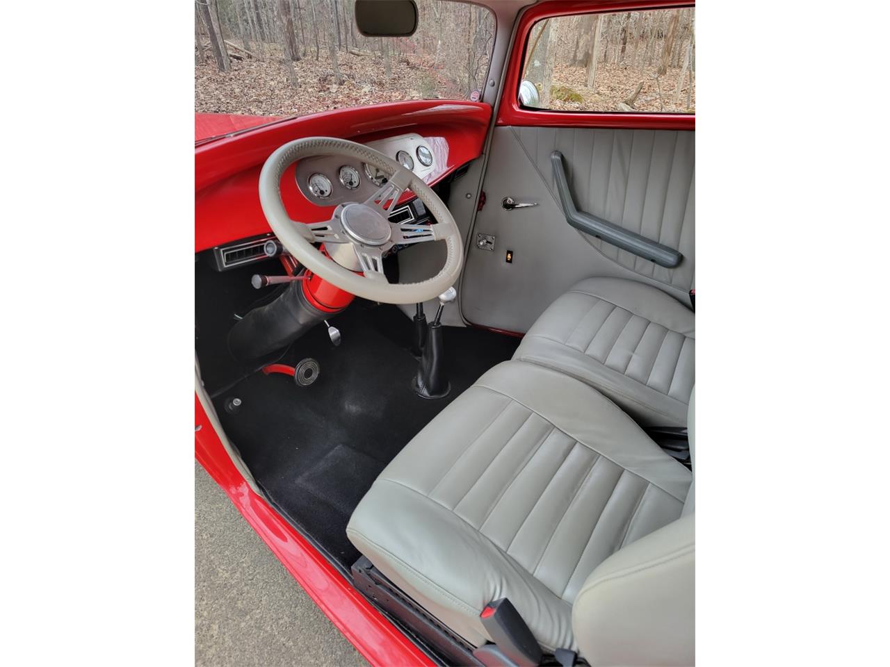 Ford-3-window-coupe-1932-Red-Gray-8