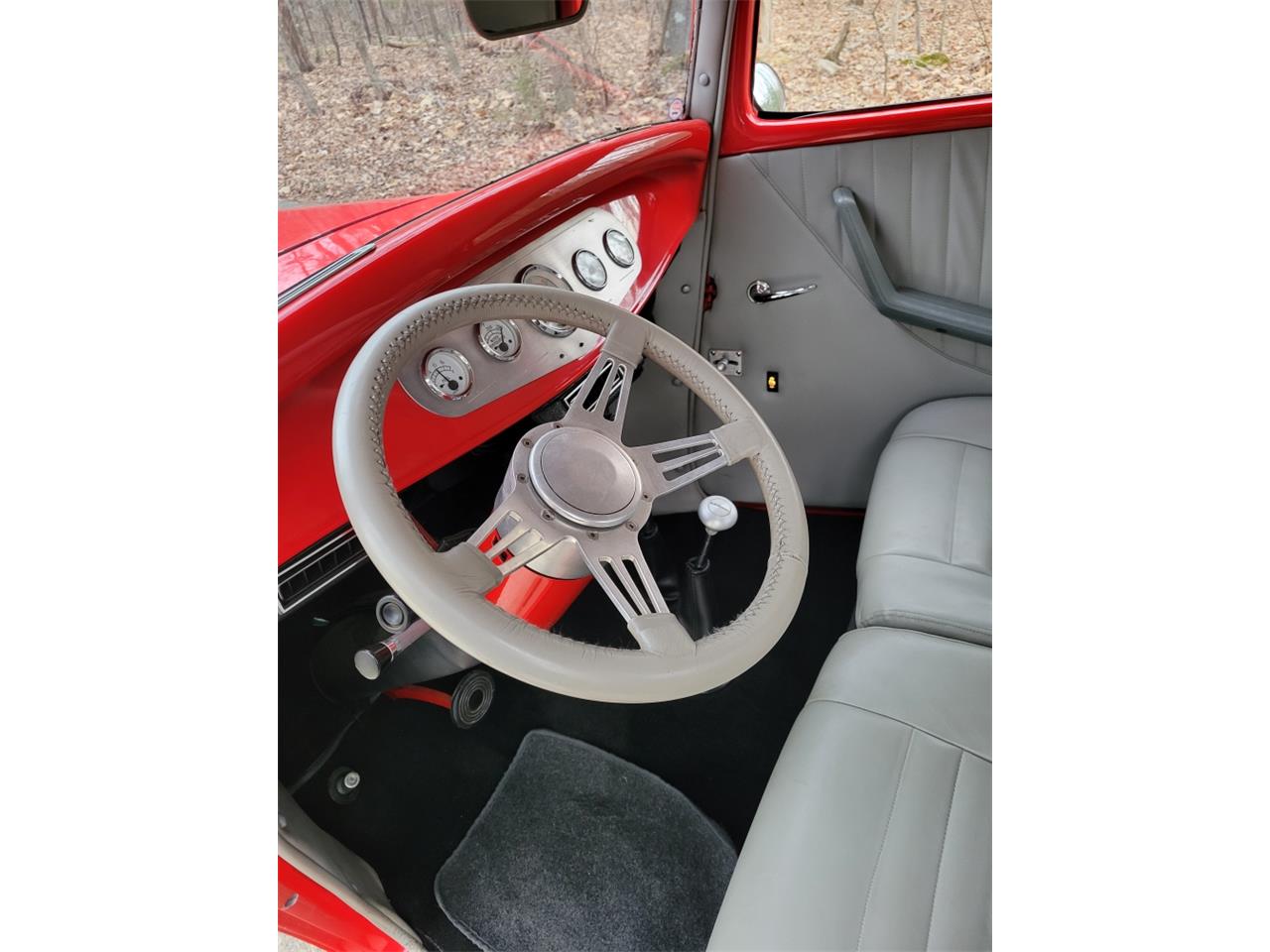 Ford-3-window-coupe-1932-Red-Gray-9