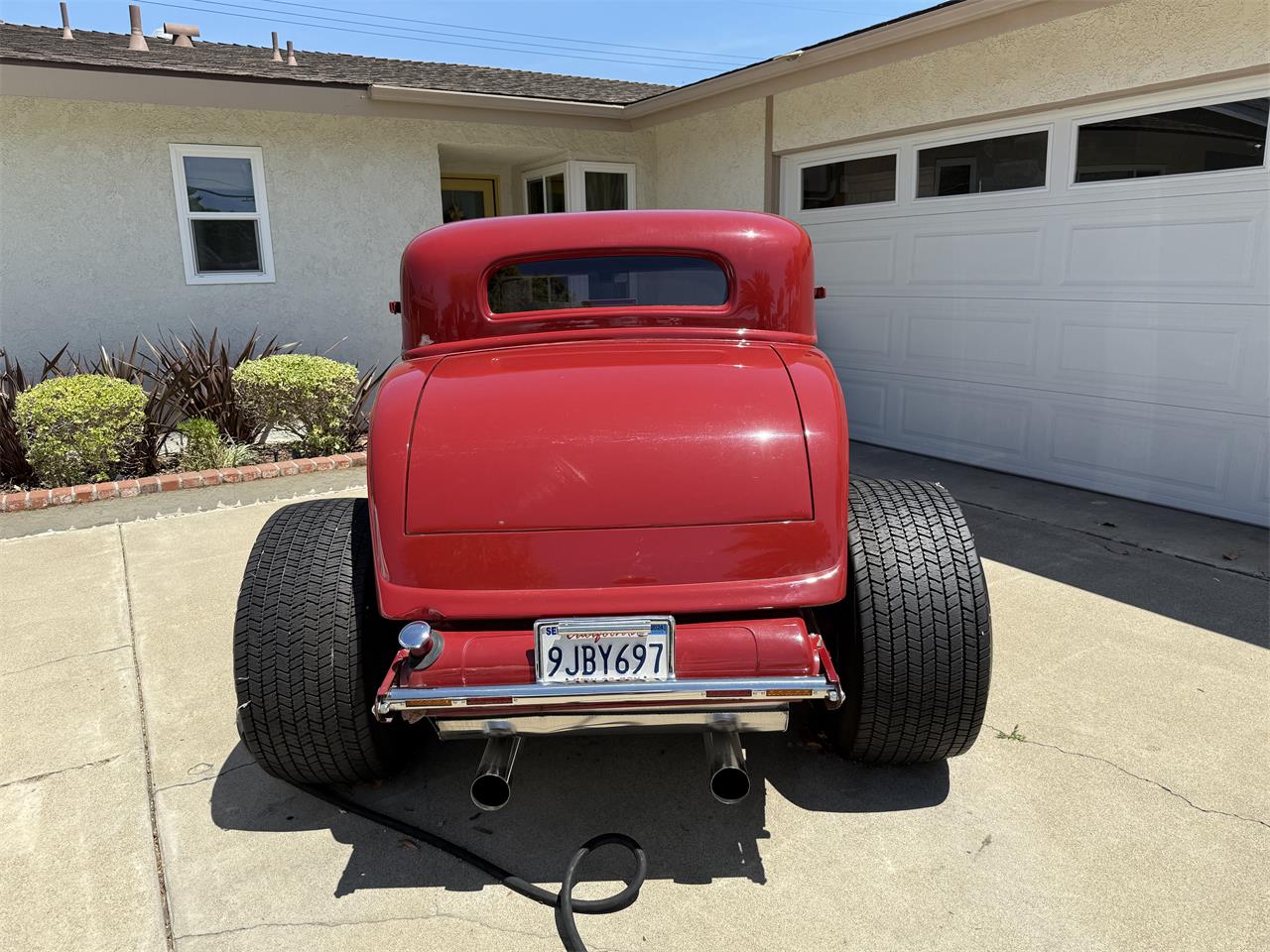 Ford-3-window-coupe-1932-Red-Red-2