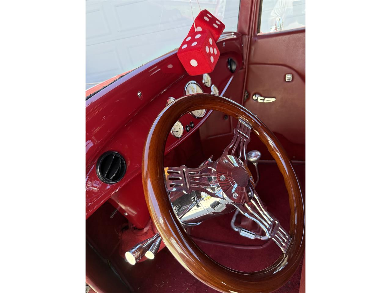 Ford-3-window-coupe-1932-Red-Red-5