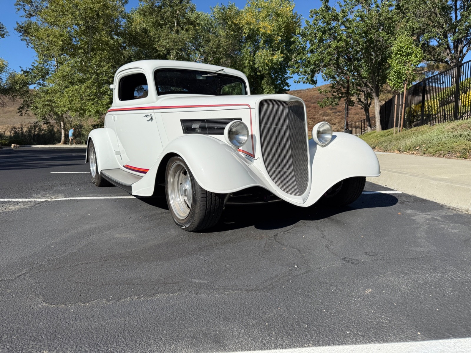 Ford-3-window-coupe-1933-Coupe-2